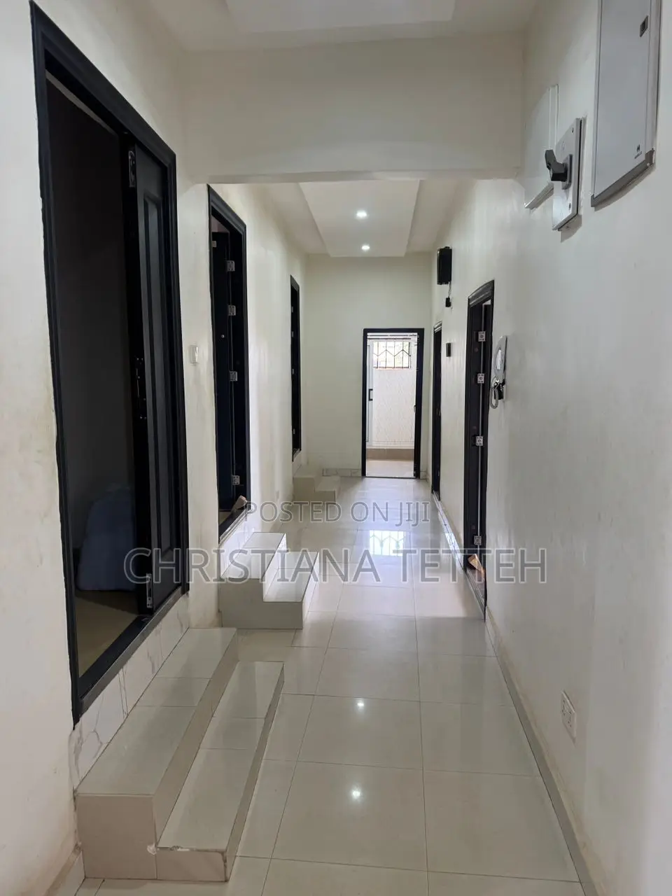 5bdrm House in West Hills Mall Area for sale