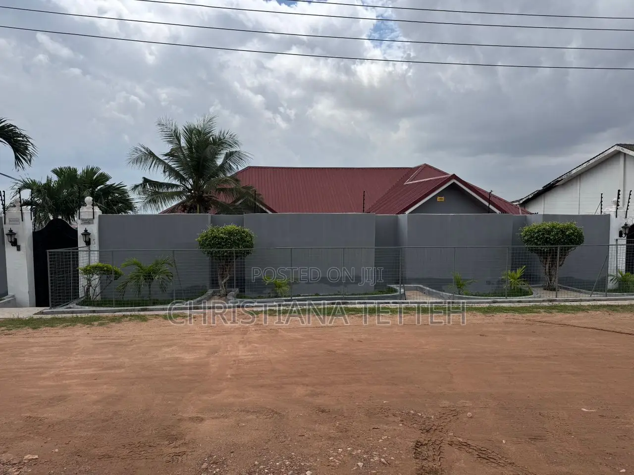 5bdrm House in West Hills Mall Area for sale