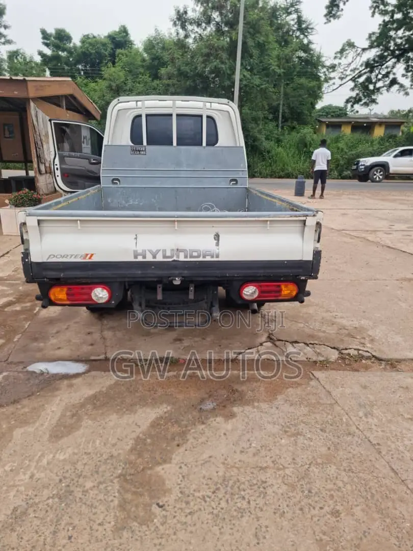 Hyundai Porter II 2011 White