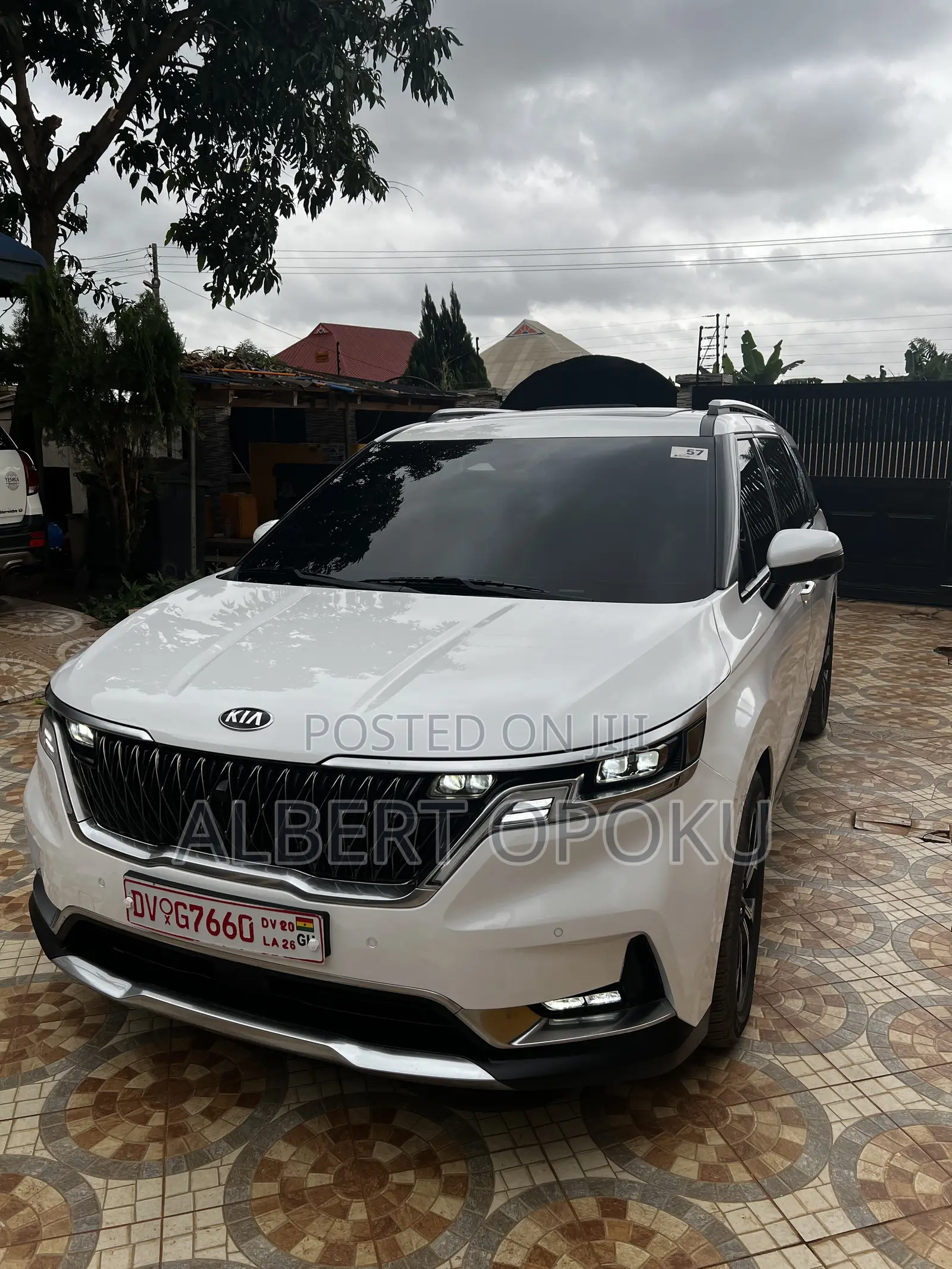 Kia Carnival 2021 White