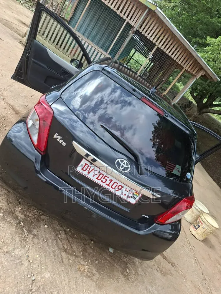 Toyota Vitz 1.5 FWD 5dr 2014 Black
