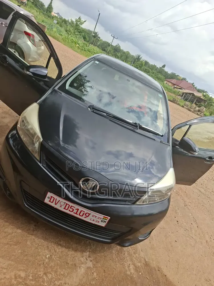 Toyota Vitz 1.5 FWD 5dr 2014 Black