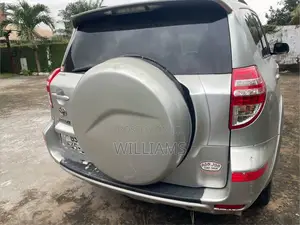 Toyota RAV4 Limited 4dr SUV AWD (2.5L 4cyl 6A) 2014 Silver