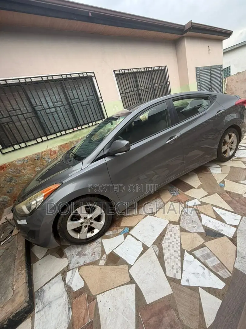 Hyundai Elantra GLS Sedan FWD (1.8L 4cyl 6A) 2013 Gray