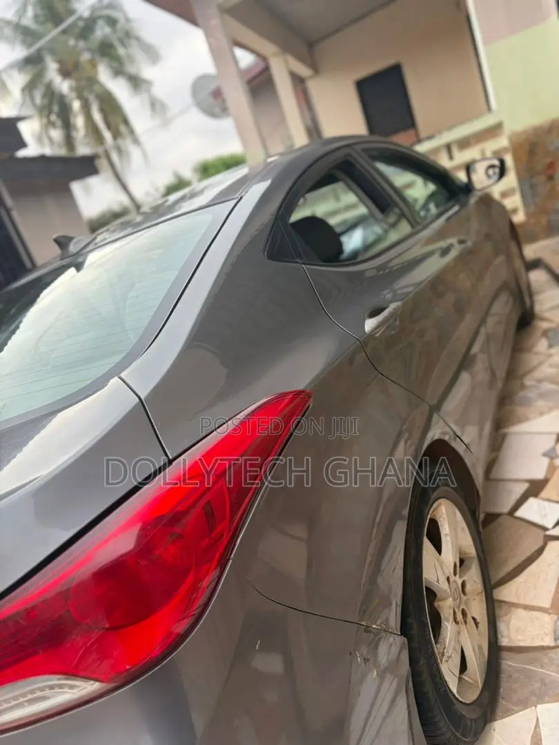Hyundai Elantra GLS Sedan FWD (1.8L 4cyl 6A) 2013 Gray