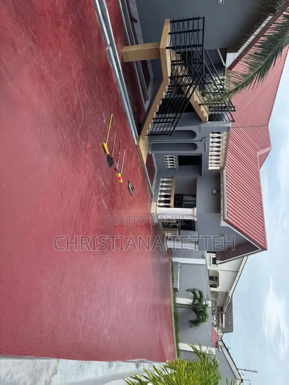 5bdrm House in West Hills Mall Area for sale