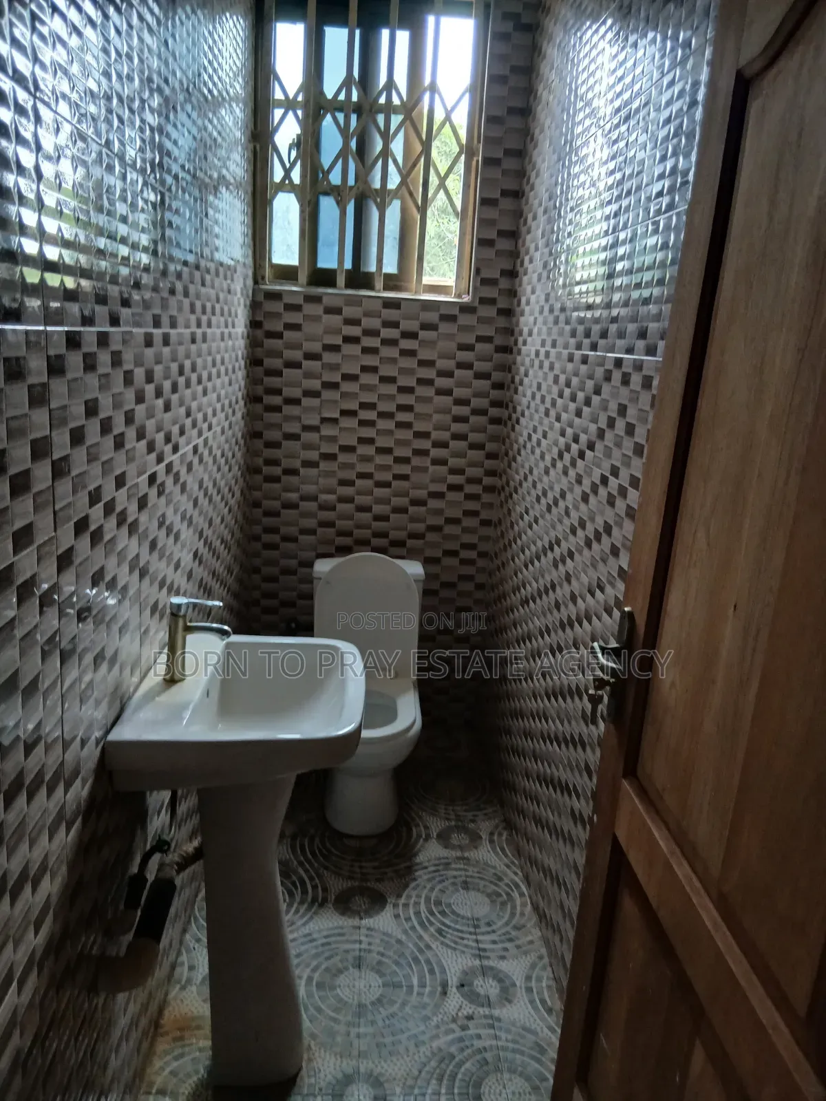 2bdrm Apartment in Born To Pray Estate, Kumasi Metropolitan for rent