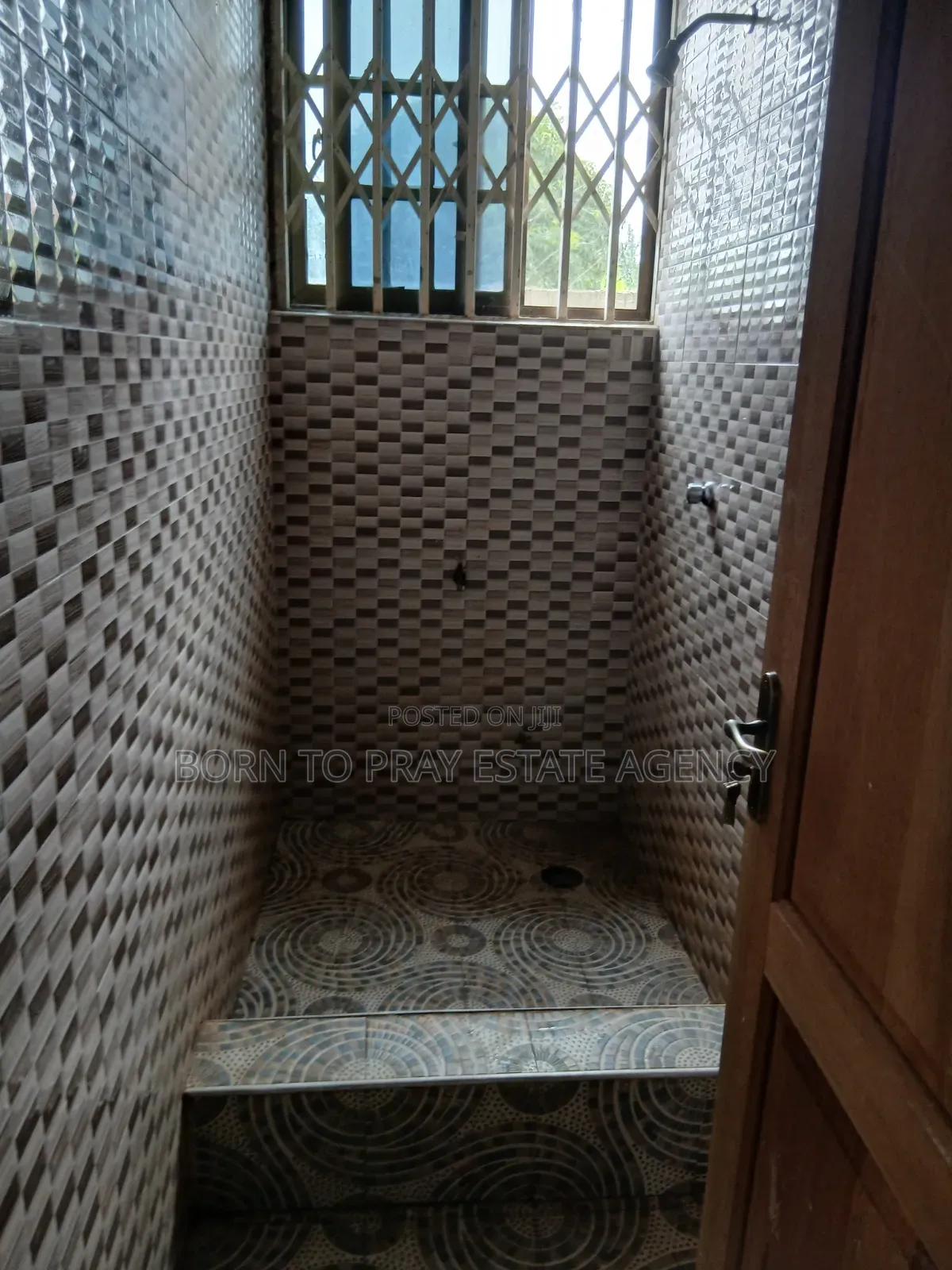 2bdrm Apartment in Born To Pray Estate, Kumasi Metropolitan for rent