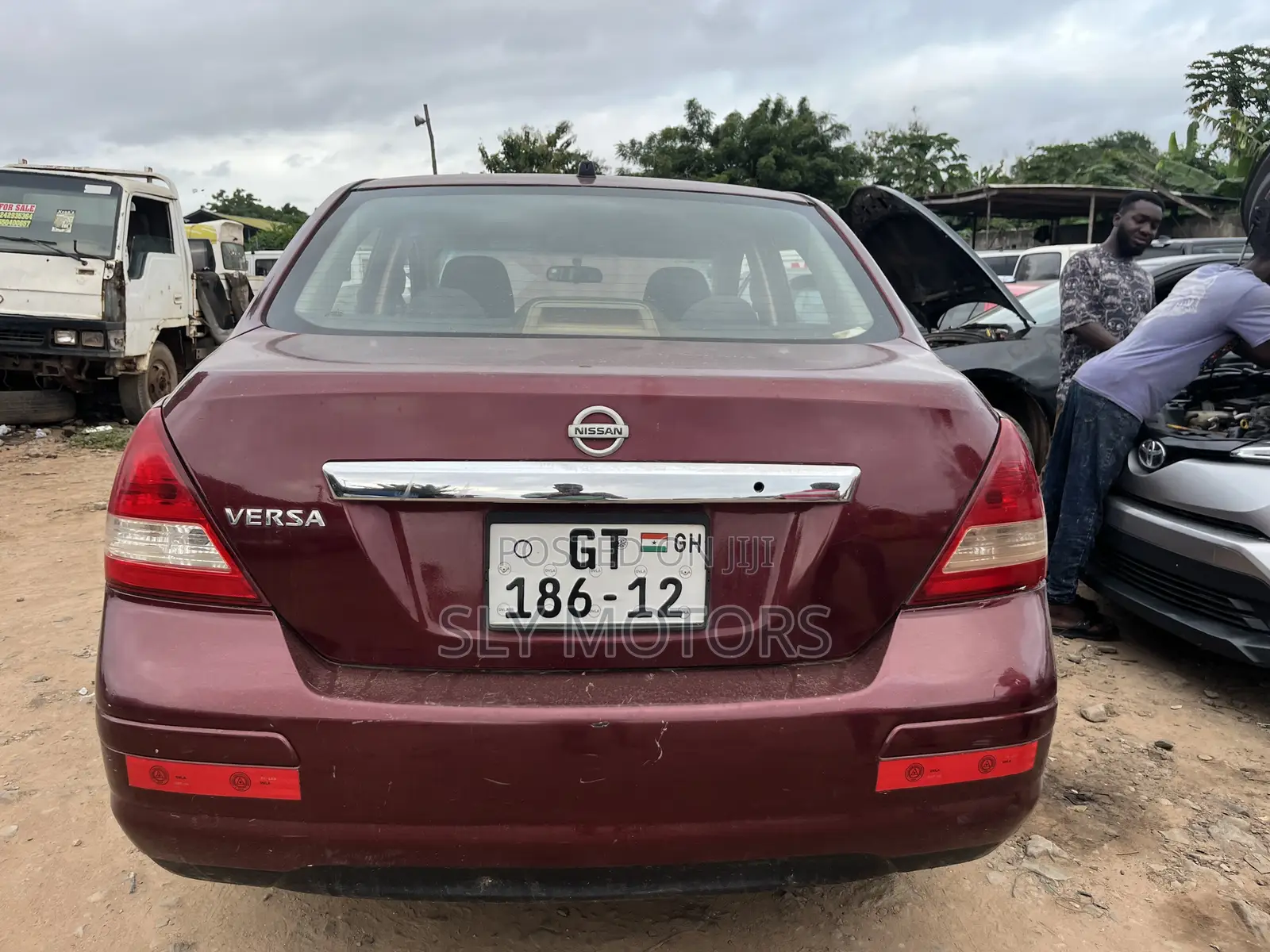 Nissan Versa 1.8 S 2007 Brown