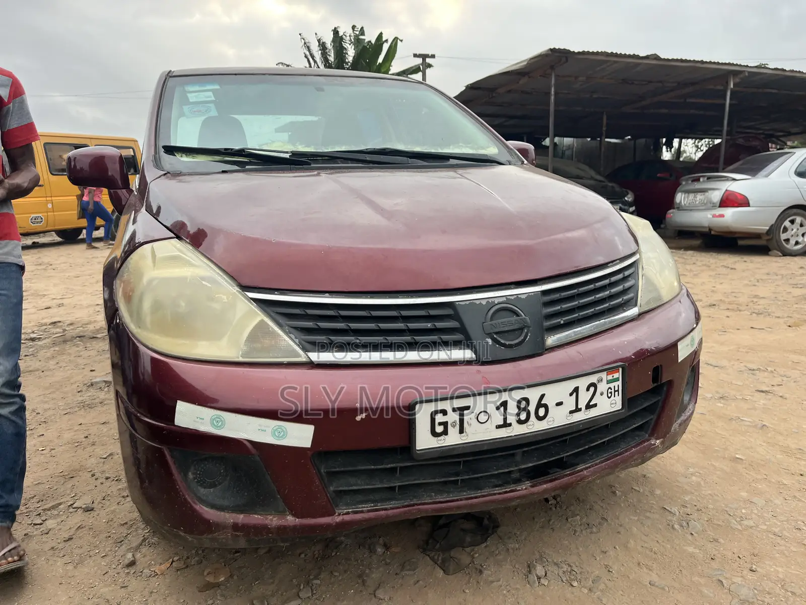 Nissan Versa 1.8 S 2007 Brown