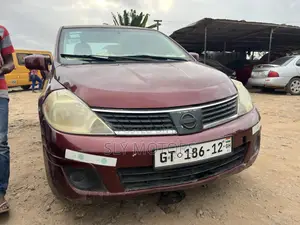 Nissan Versa 1.8 S 2007 Brown