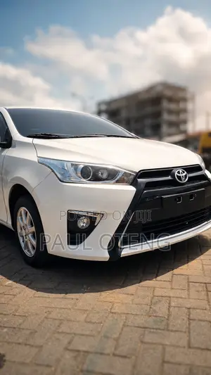 Toyota Yaris LE Hatchback 5dr 2018 White