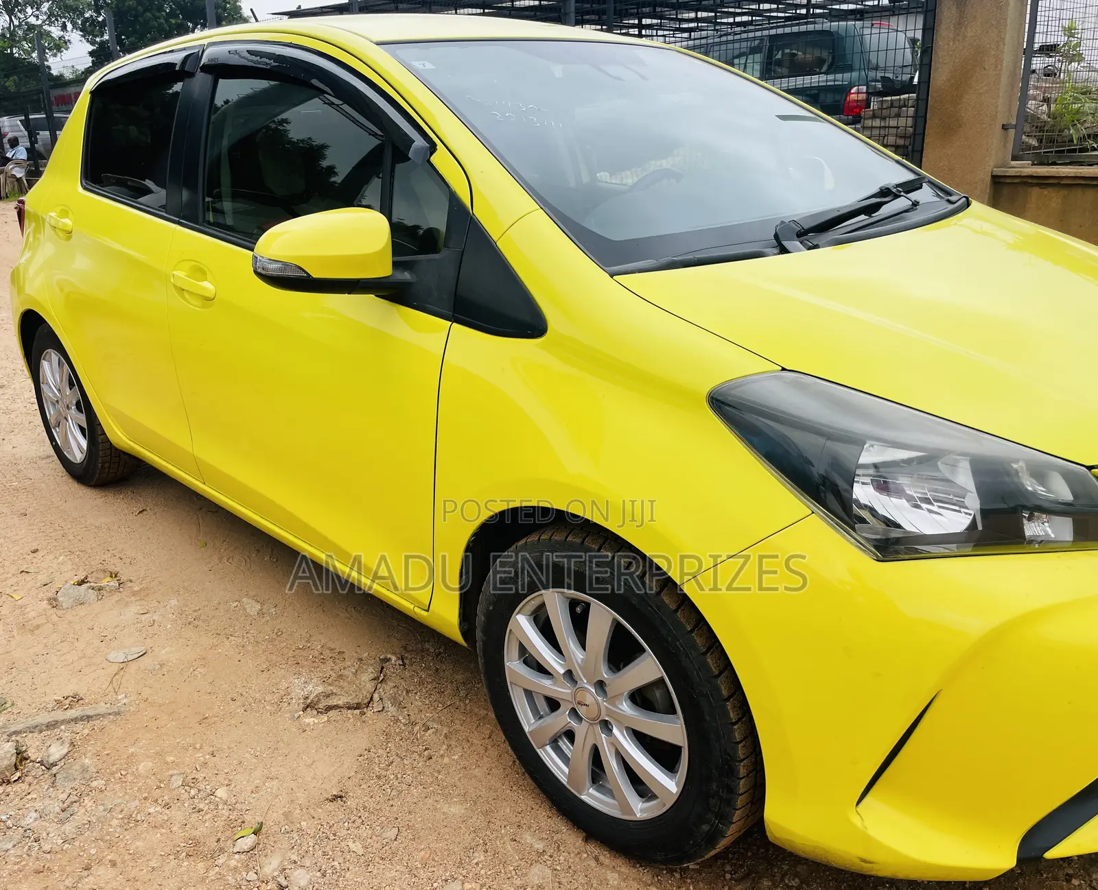 Toyota Vitz 1.3 AWD 5dr 2015 Yellow