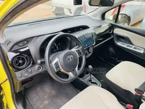 Toyota Vitz 1.3 AWD 5dr 2015 Yellow