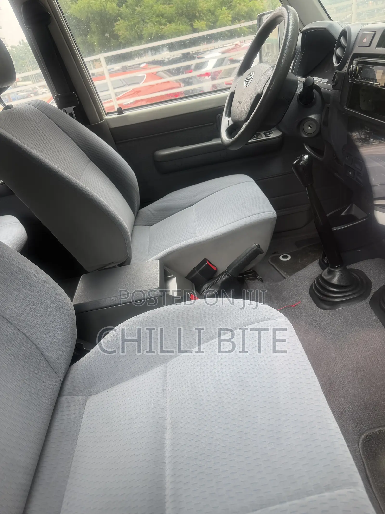 Toyota Land Cruiser 4x4 2007 White