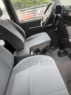 Toyota Land Cruiser 4x4 2007 White
