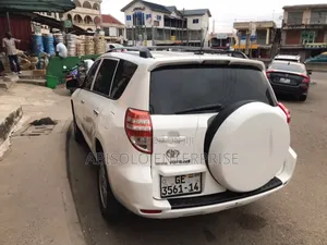 Toyota RAV4 2010 White