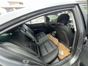 Hyundai Elantra Sport Sedan FWD (1.6L 4cyl 6M) 2017 Silver