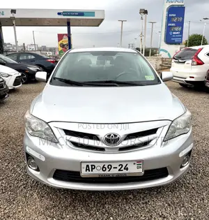 Toyota Corolla LE 4dr Sedan (1.8L 4cyl 4A) 2013 Silver