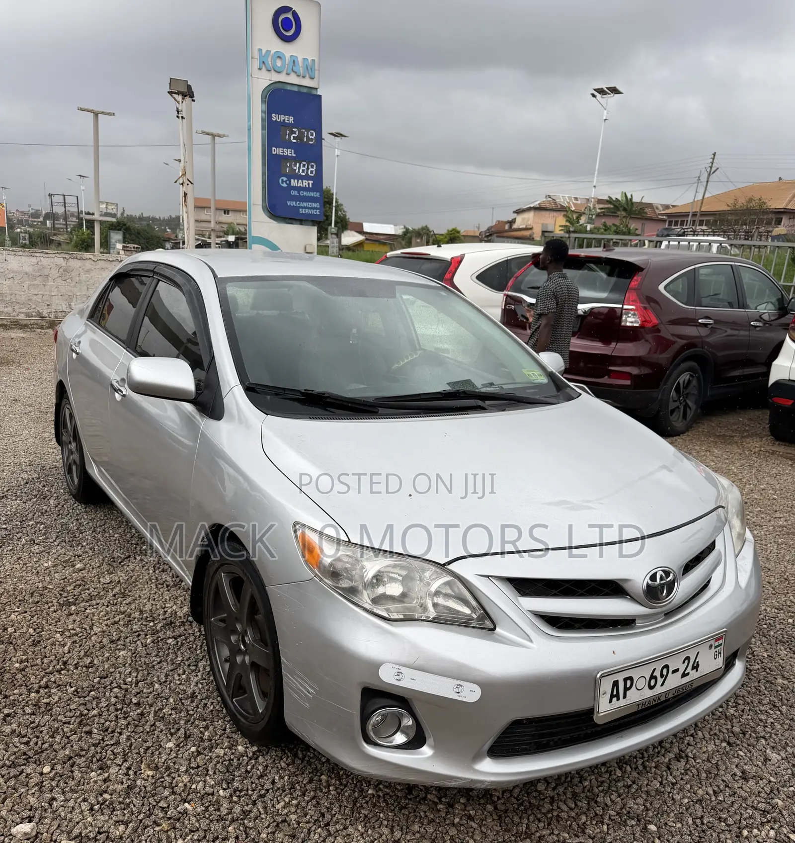 Toyota Corolla LE 4dr Sedan (1.8L 4cyl 4A) 2013 Silver