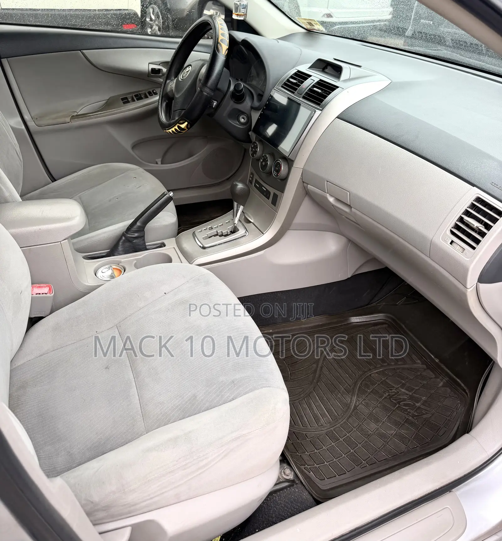 Toyota Corolla LE 4dr Sedan (1.8L 4cyl 4A) 2013 Silver