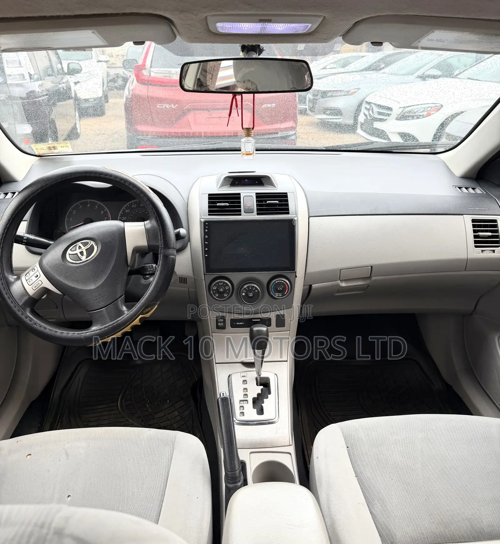 Toyota Corolla LE 4dr Sedan (1.8L 4cyl 4A) 2013 Silver