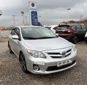 Toyota Corolla LE 4dr Sedan (1.8L 4cyl 4A) 2013 Silver