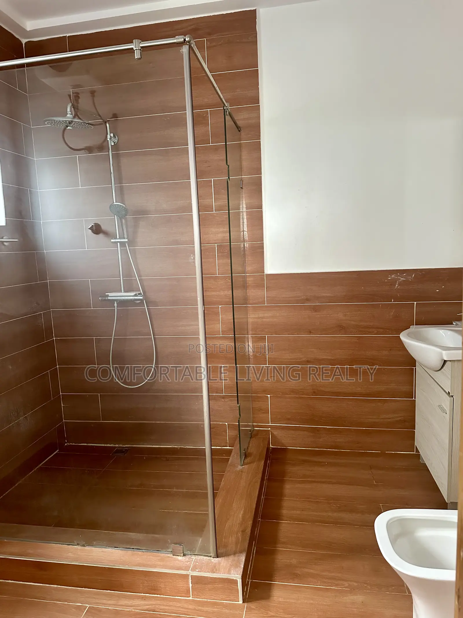 4bdrm House in Oyarifa Mall Area for rent