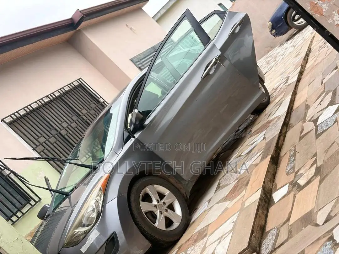 Hyundai Elantra GLS Sedan FWD (1.8L 4cyl 6A) 2013 Gray