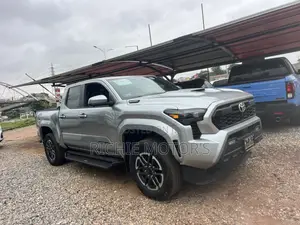 Toyota Tacoma TRD Sport Double Cab 4WD 5.0 ft. SB (Hybrid) 2025 Beige