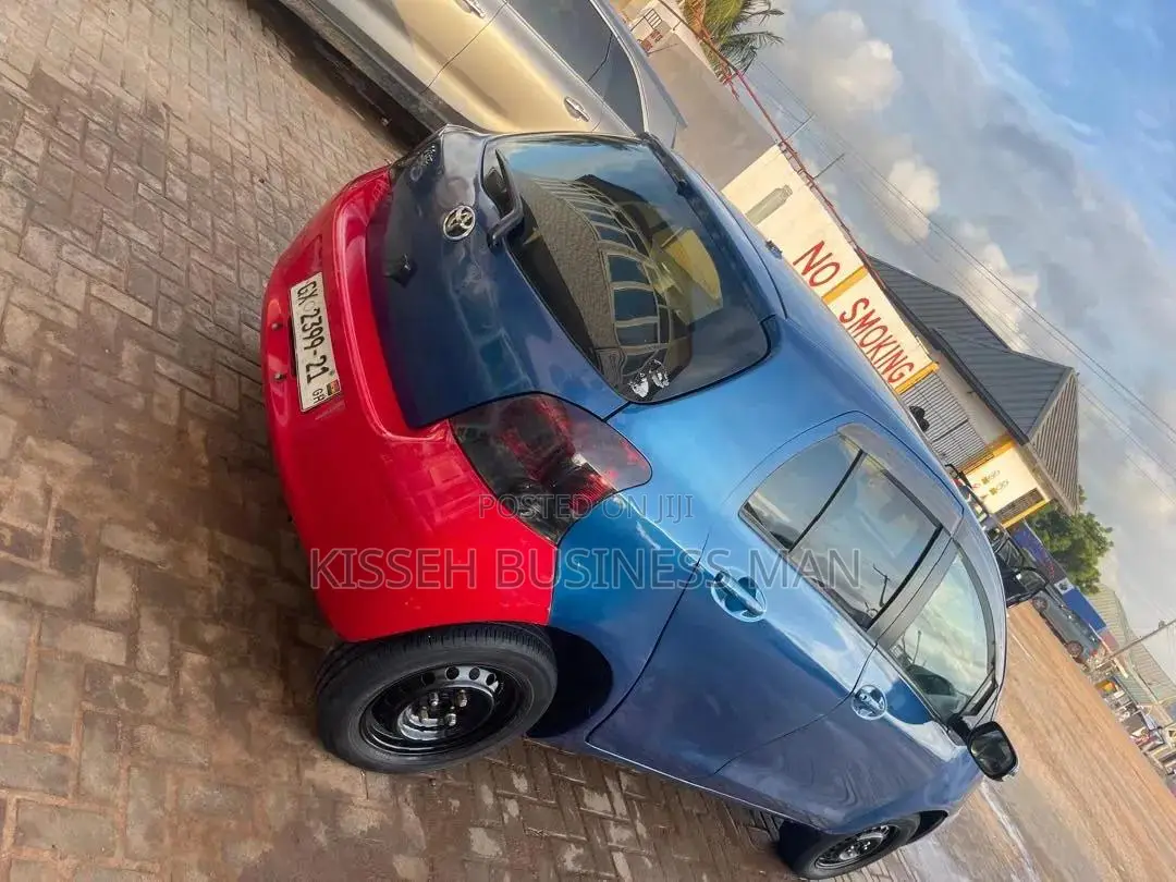Toyota Vitz 2010 Blue