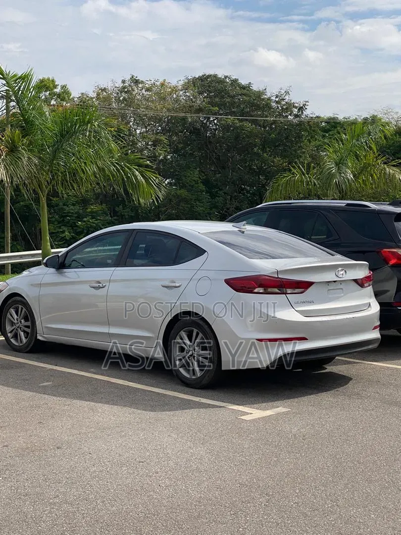 Hyundai Elantra 2017 Silver