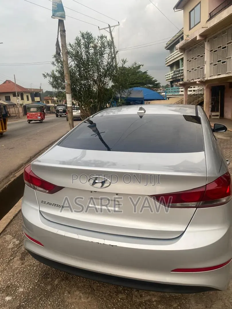 Hyundai Elantra 2017 Silver