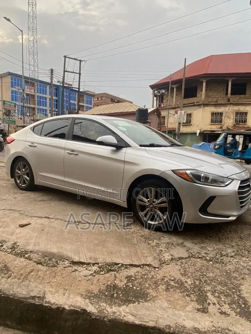 Hyundai Elantra 2017 Silver