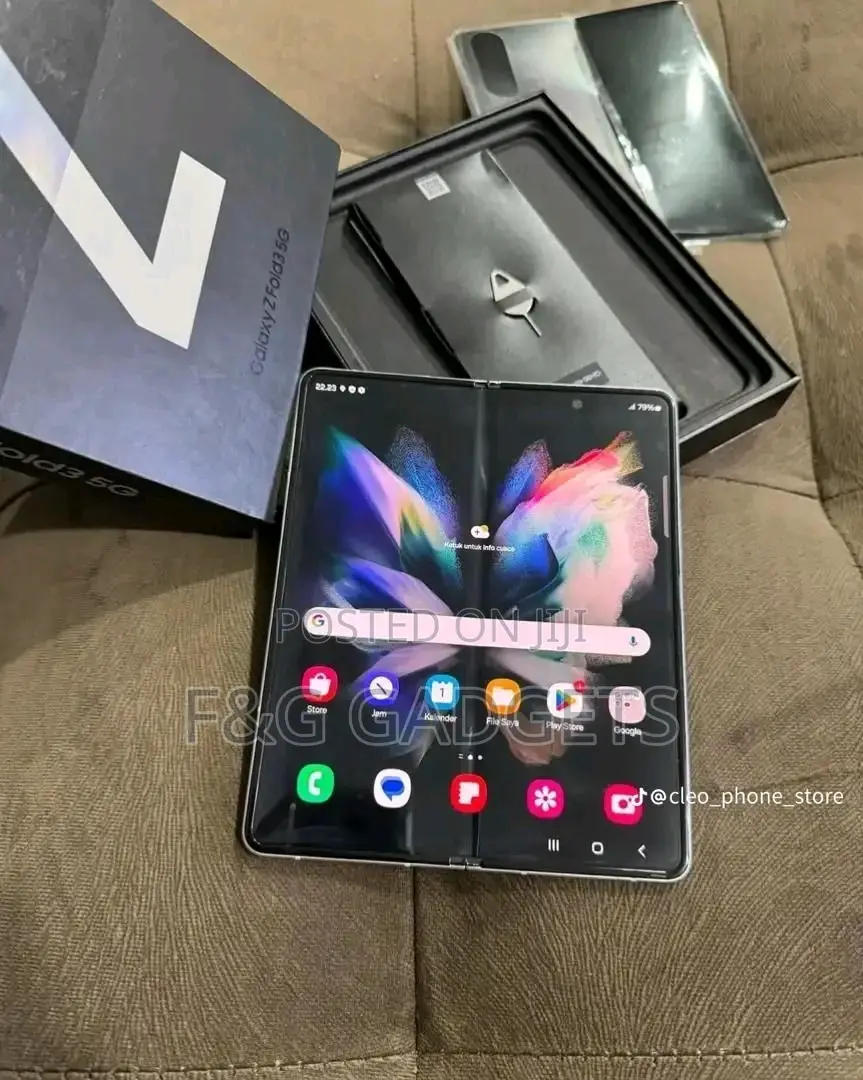 New Samsung Galaxy Z Fold 3 256 GB Gold