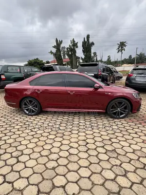Volkswagen Passat 2017 Pink