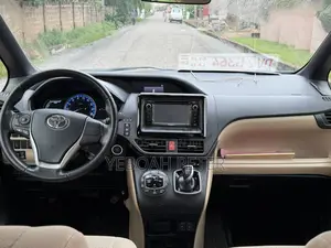 Toyota Voxy 2014 Gray
