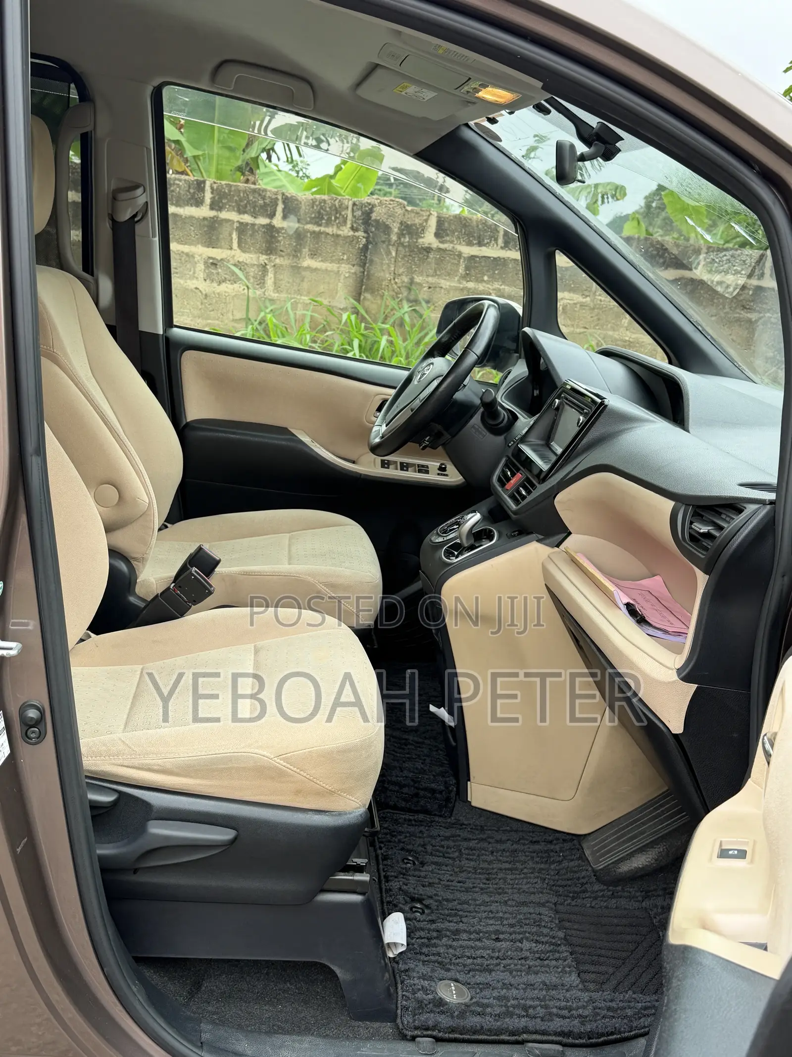 Toyota Voxy 2014 Gray