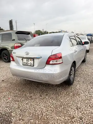 Toyota Belta 2010 Silver