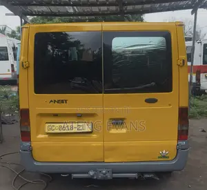 Ford Transit 2010 Yellow