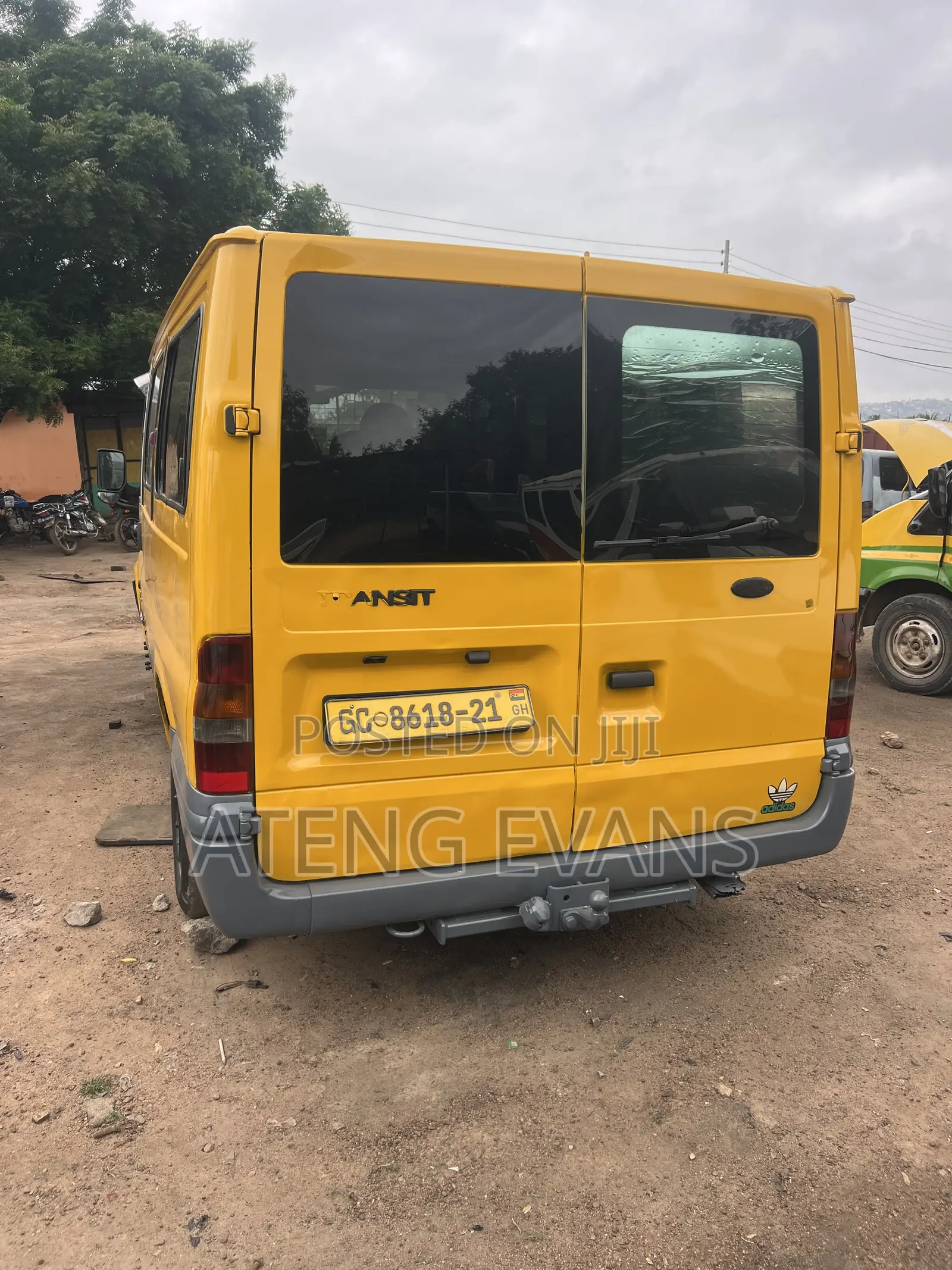 Ford Transit 2010 Yellow
