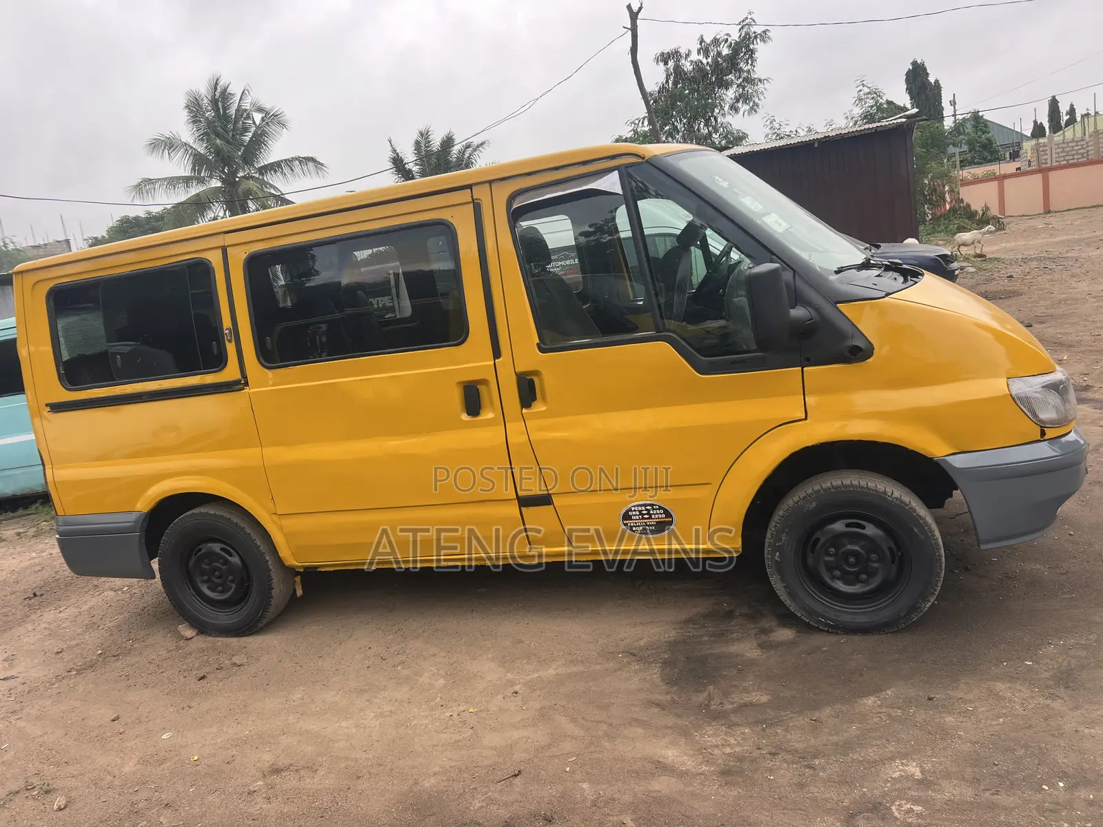 Ford Transit 2010 Yellow