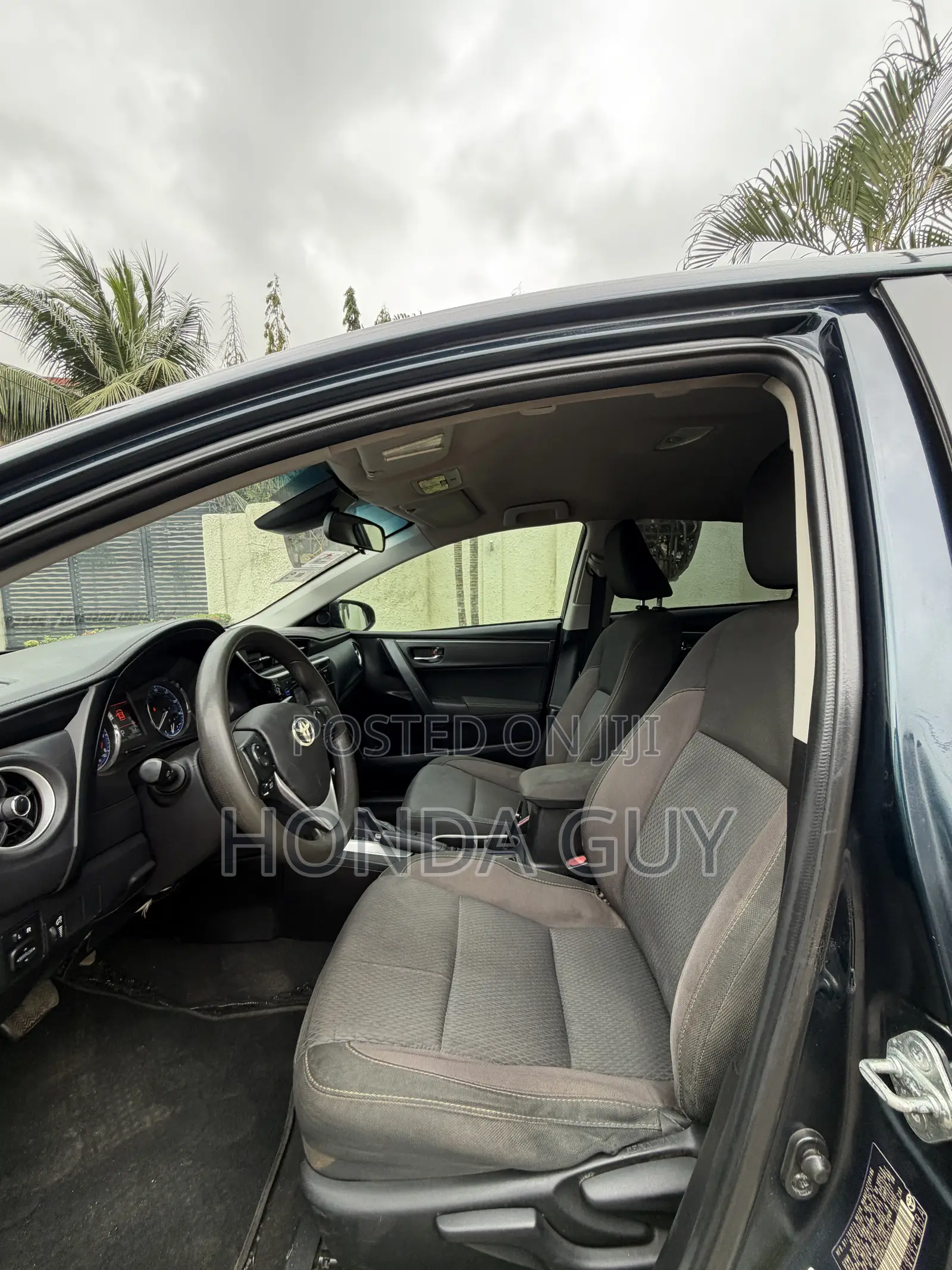 Toyota Corolla LE ECO 4dr Sedan (1.8L 4cyl CVT) 2017 Black