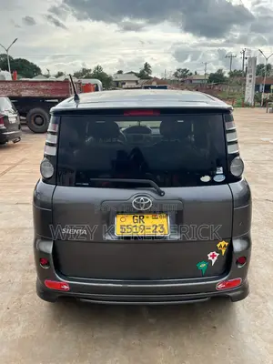 Toyota Sienta 1.5 FWD 2012 Beige