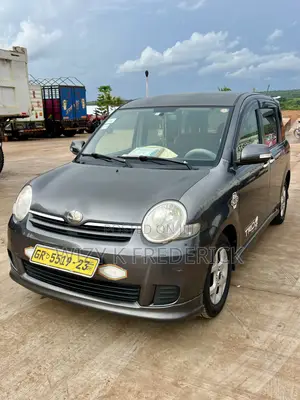Toyota Sienta 1.5 FWD 2012 Beige