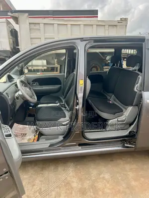 Toyota Sienta 1.5 FWD 2012 Beige