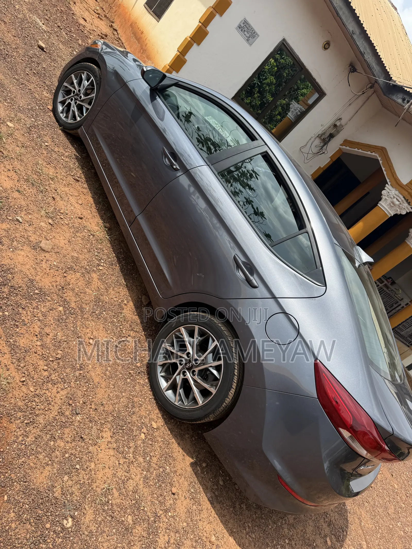 Hyundai Elantra Limited Sedan FWD (2.0L 4cyl 6A) 2017
