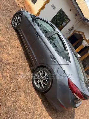 Hyundai Elantra Limited Sedan FWD (2.0L 4cyl 6A) 2017