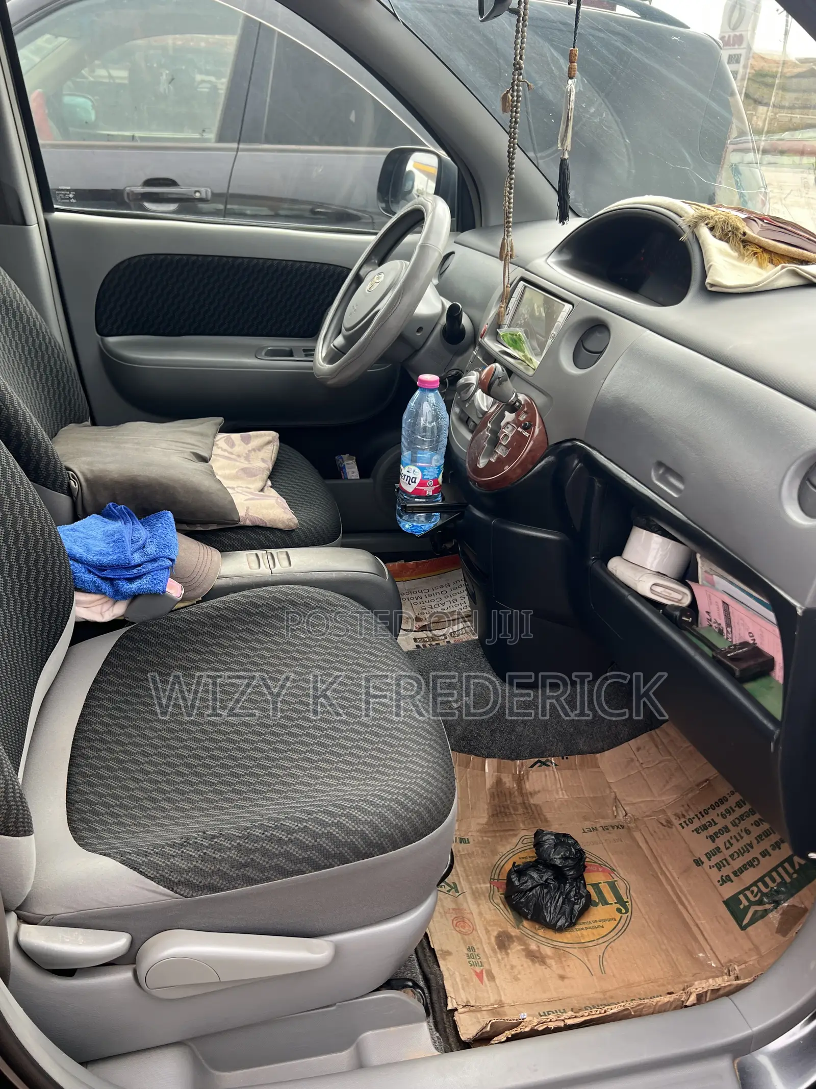 Toyota Sienta 1.5 FWD 2012 Beige