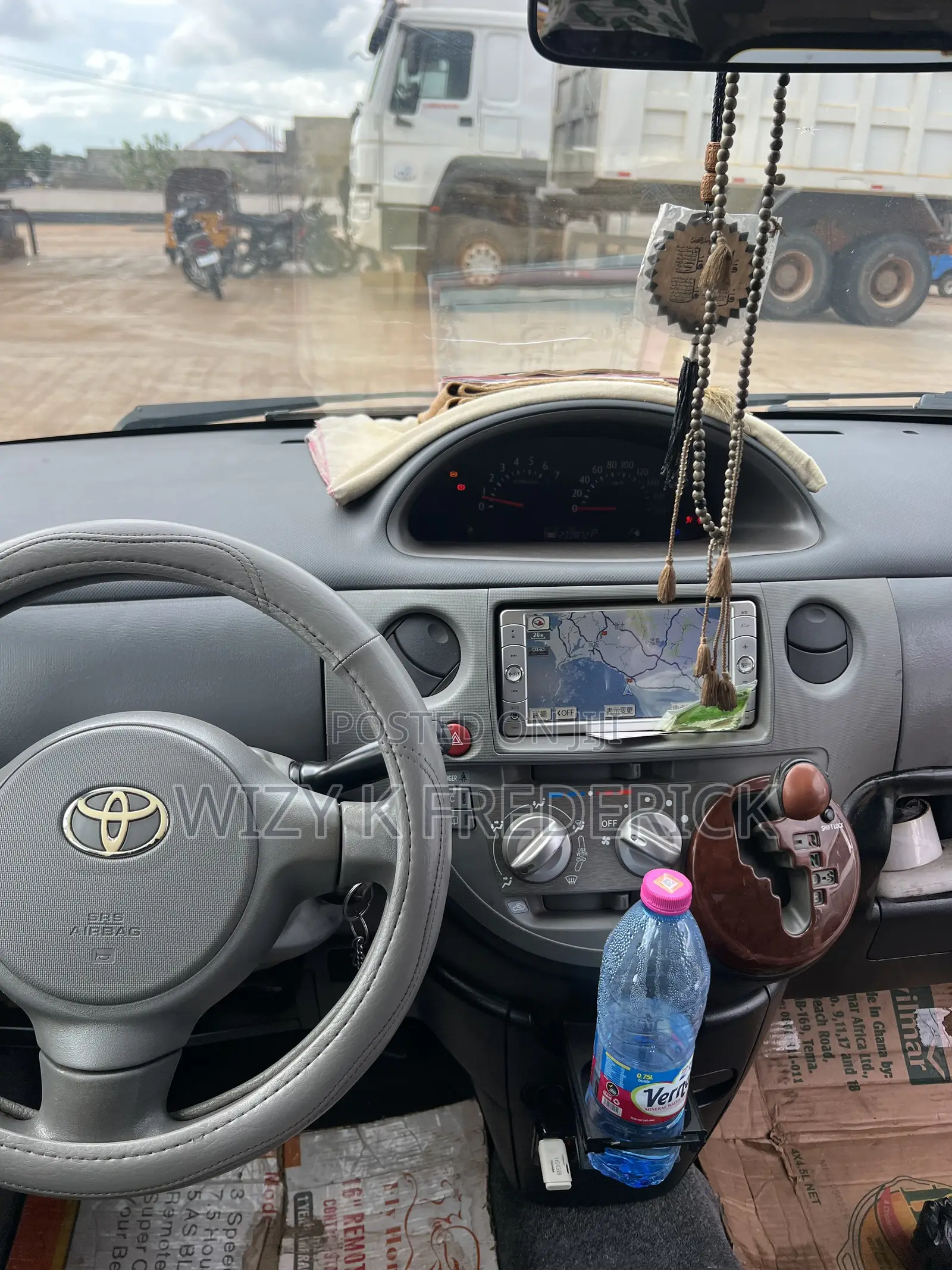 Toyota Sienta 1.5 FWD 2012 Beige